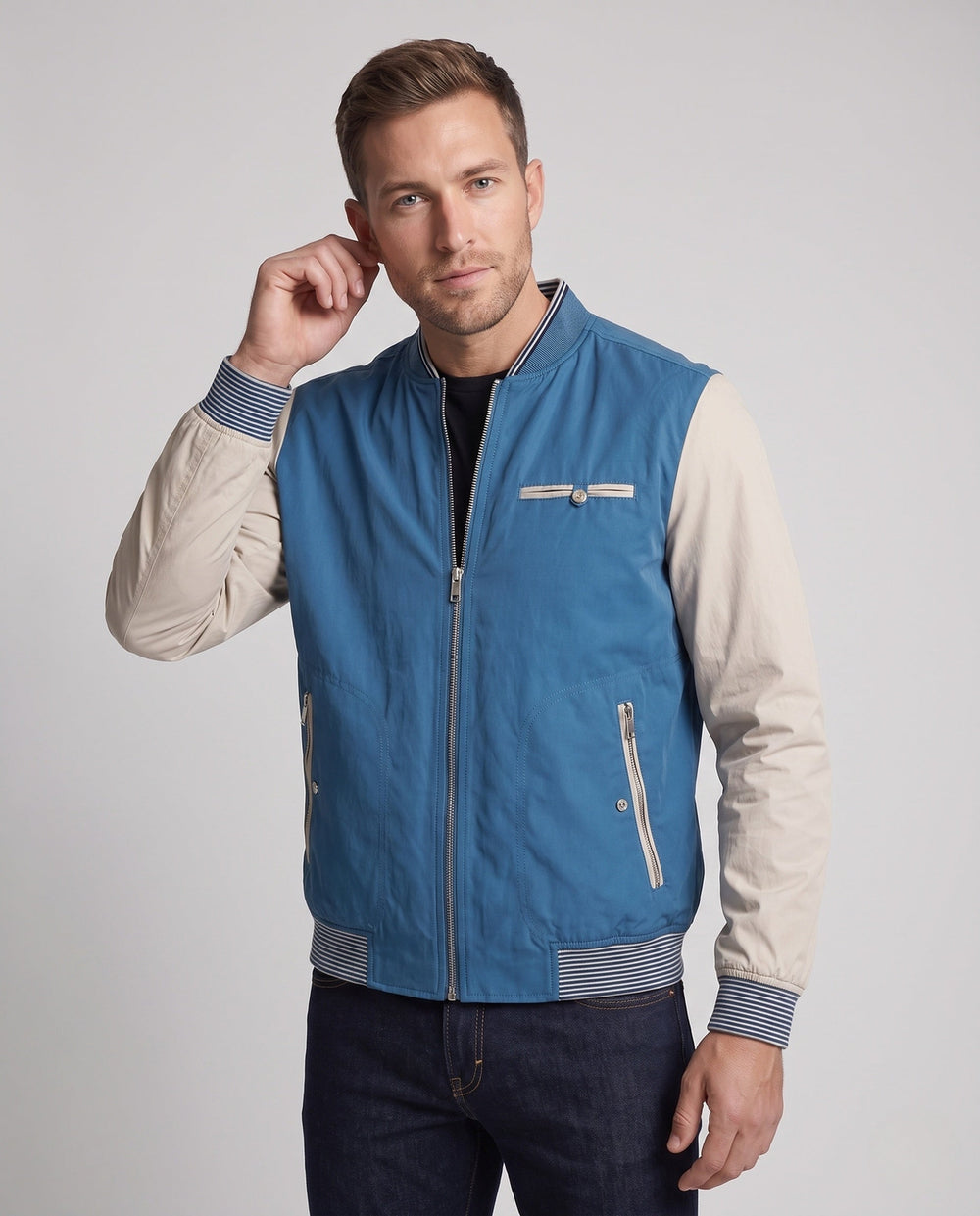 Taillierte blaue Herren Bomberjacke, vielseitige Übergangsjacke für Freizeit & Casual-Outfits. Mit Stehkragen-Design.