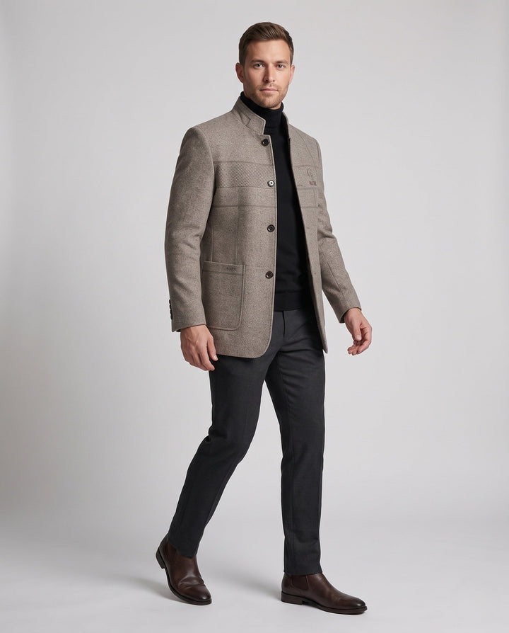 Herren Mantel mit Stehkragen in Slim Fit. Eleganter Business-Mantel für modernen Herrenstil.