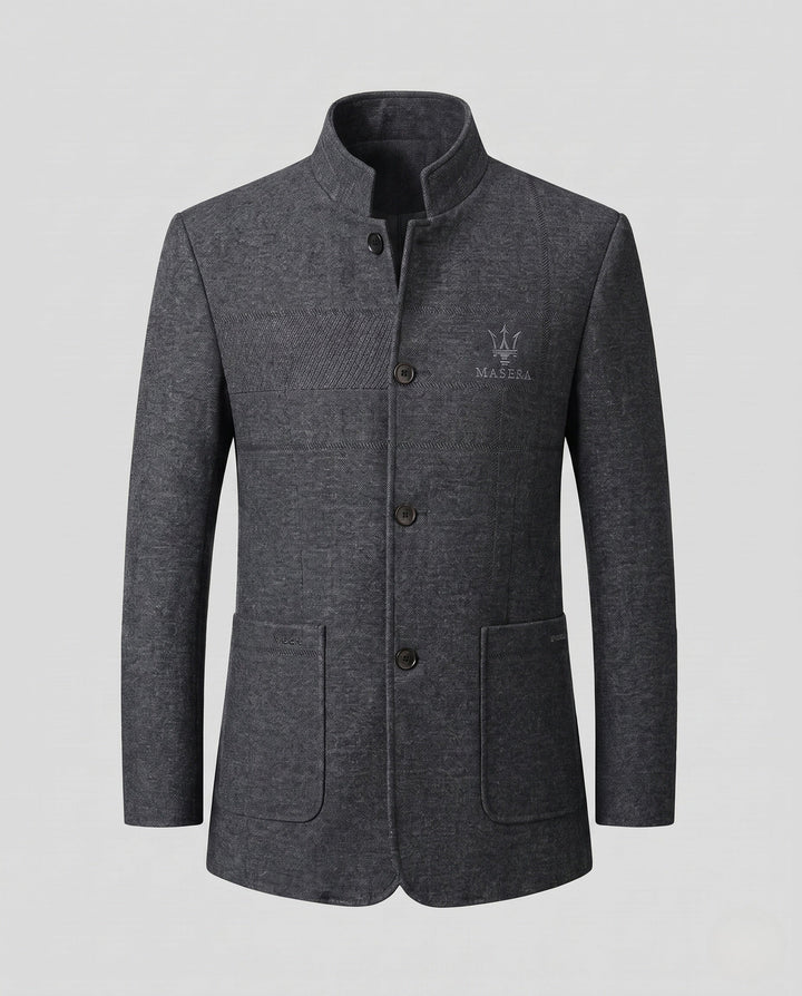 Zeitloser Herren Mantel mit Stehkragen und Slim Fit. Ausdruck von Eleganz und Selbstbewusstsein.