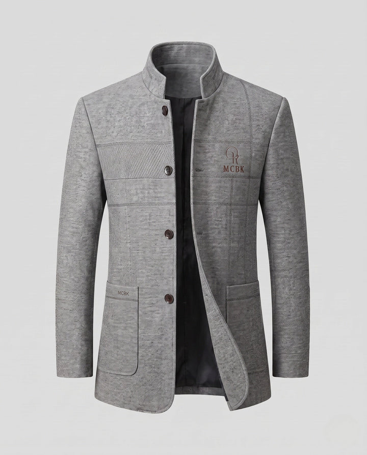 Ganzansicht Herren Mantel, Slim Fit, mit Stehkragen. Perfekte Passform für elegante Anlässe.