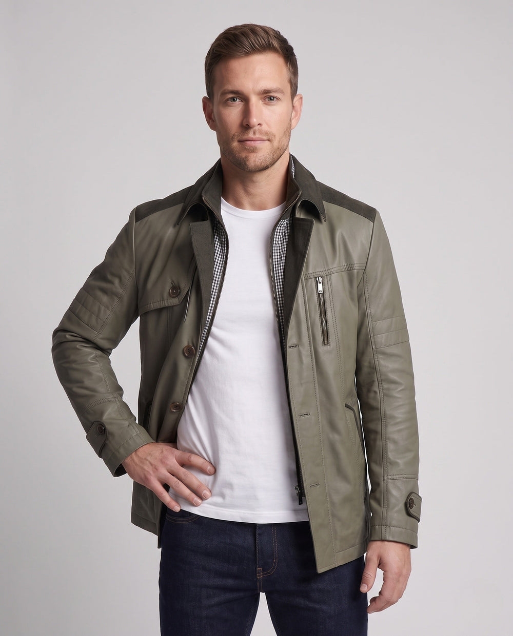 Detailansicht der Herren Feldjacke: Maskuliner Kordelbesatz am Kragen und Reißverschluss für zeitlosen Stil.