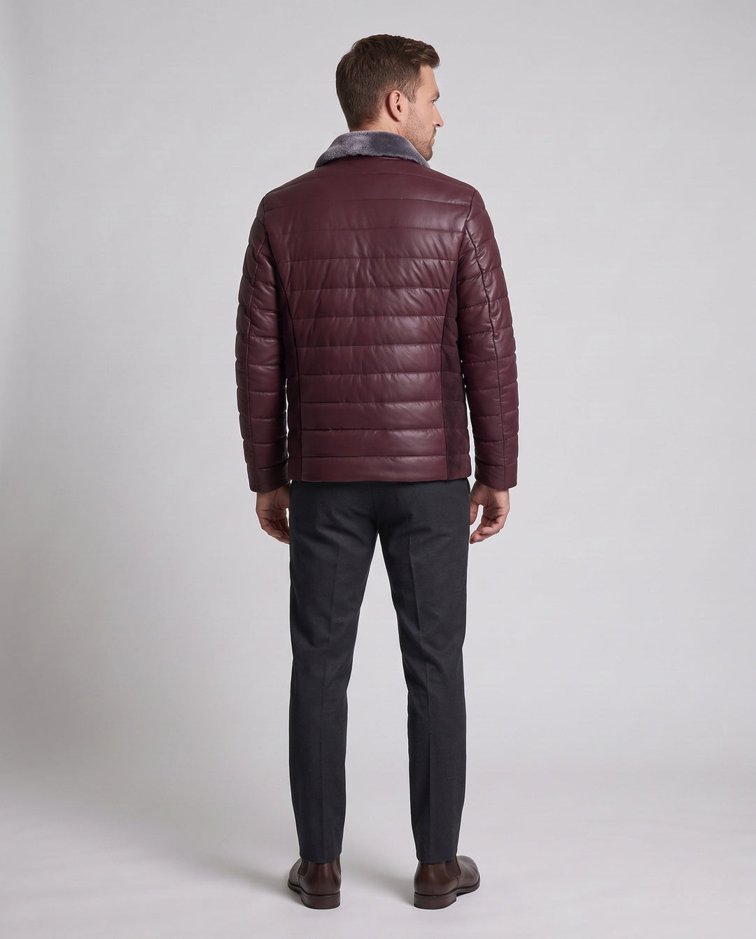 Herren-Steppjacke Lederoptik, Teddykragen, vielseitig als Winter- oder Übergangsjacke, elegant-casual Stil.