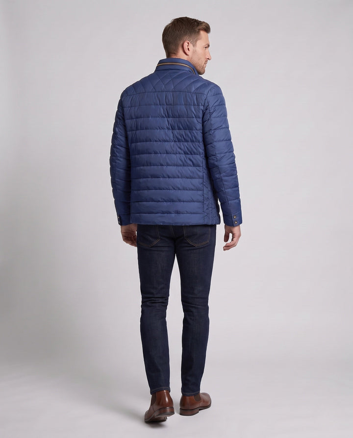 Leichte & bequeme Männer-Steppjacke mit Stehkragen, perfekt für Freizeit und urbane Mode.