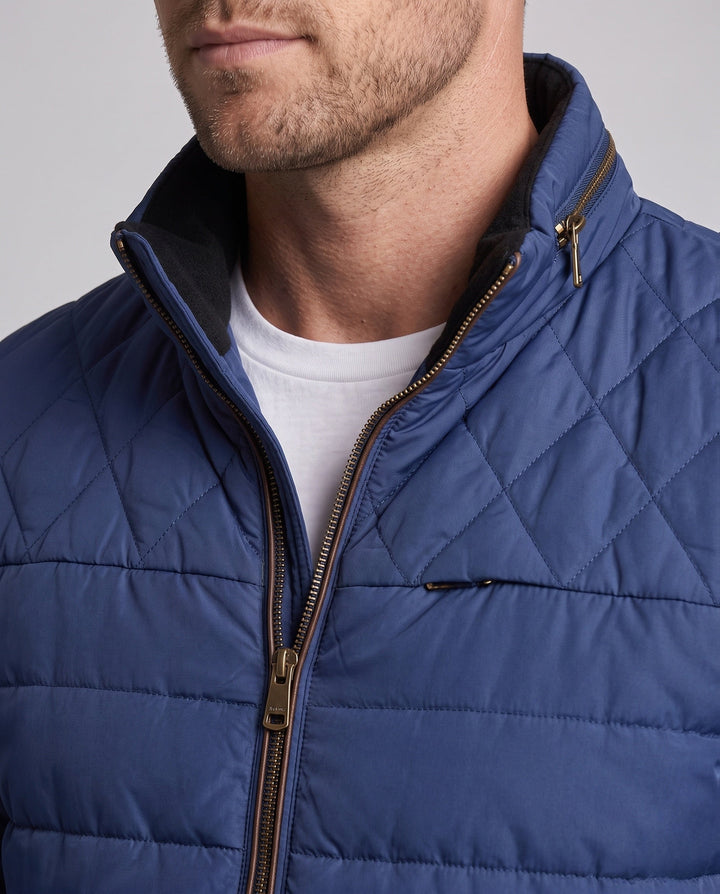 Vielseitige Herren-Übergangsjacke, gesteppt, mit Stehkragen für Business Casual & Reisen.
