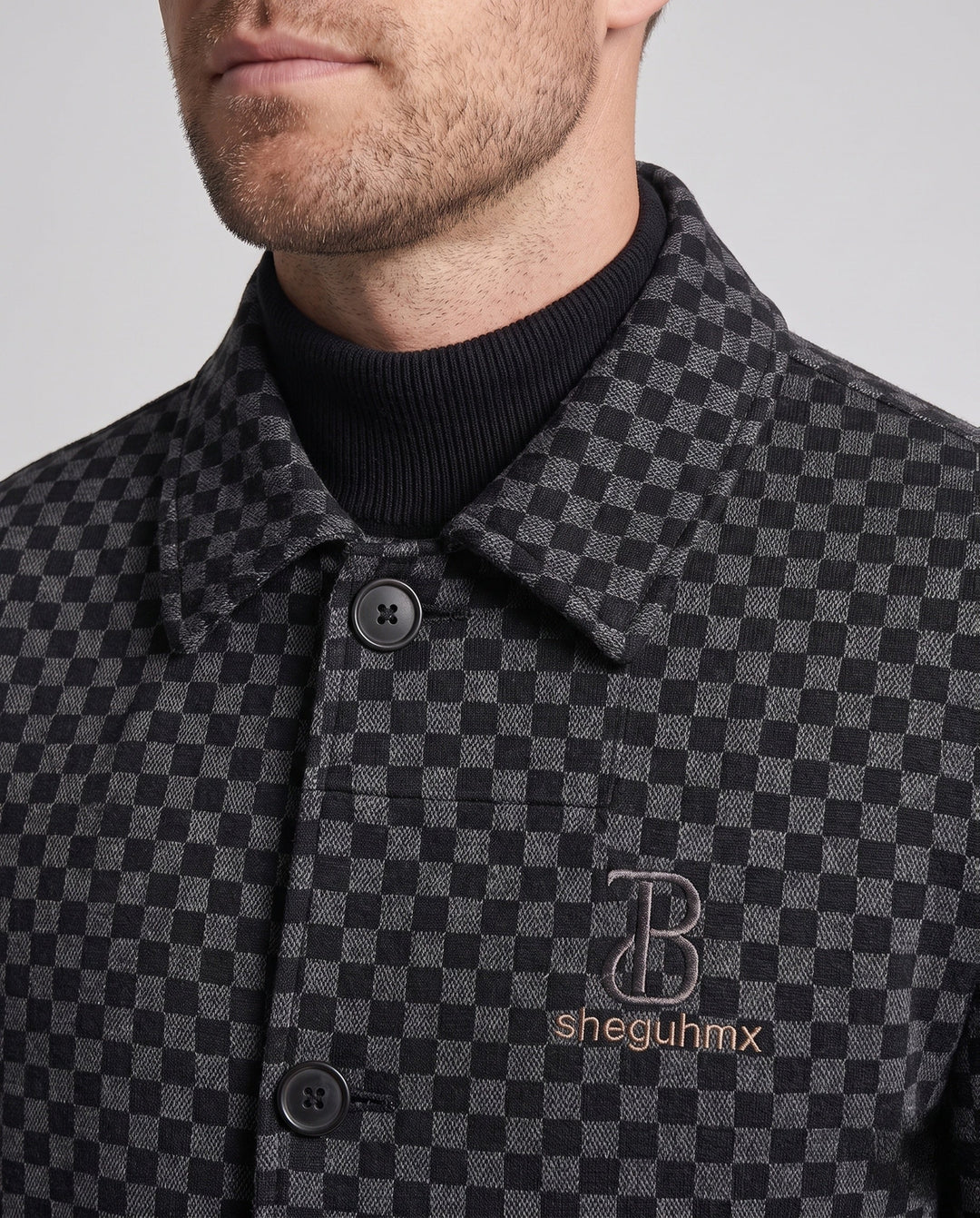 Elegante Herrenjacke im Karo-Design mit Hemdkragen. Perfekte Männermode für Freizeit, Büro und stilvolle Anlässe.