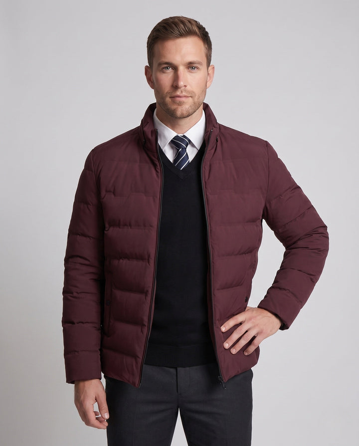 Moderne Herren-Steppjacke mit Stehkragen, ideal für Business-Casual und urbanen Stil. Tailliert, leicht & warm.