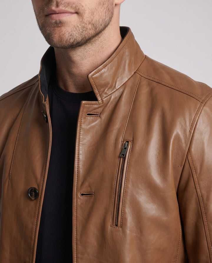 Zeitloser Herren Blouson in Dunkelgrau, mit Stehkragen und Knopfverschluss. Vielseitige urbane Oberbekleidung für Männer.