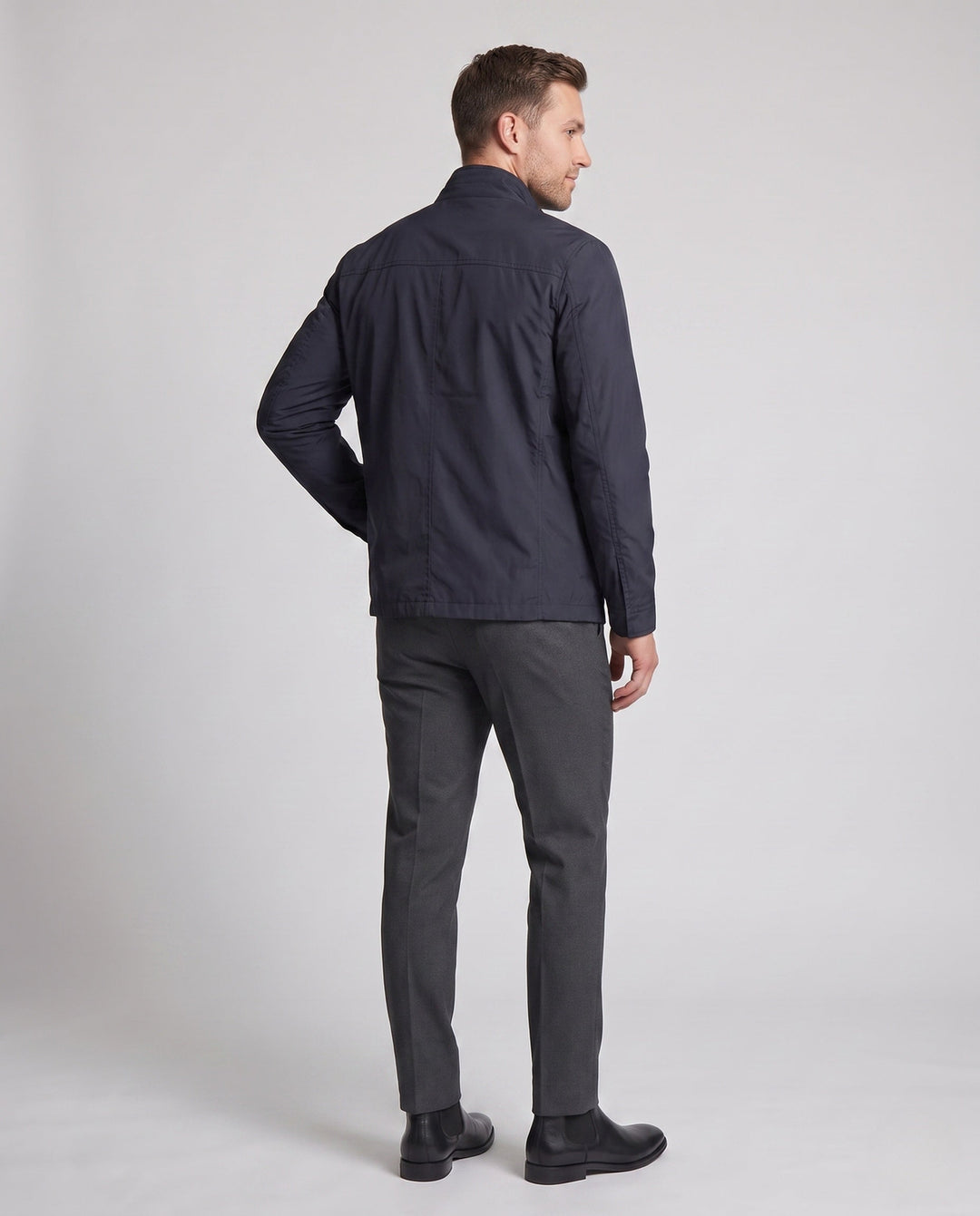 Stilvolle Herren Feldjacke mit hohem Stehkragen, praktische leichte Frühlingsjacke für smarte Freizeitlooks.