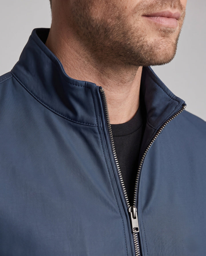 Vielseitige, wasserabweisende Herren Übergangsjacke mit Stehkragen. Ideal für Frühling, Herbst & Freizeit.