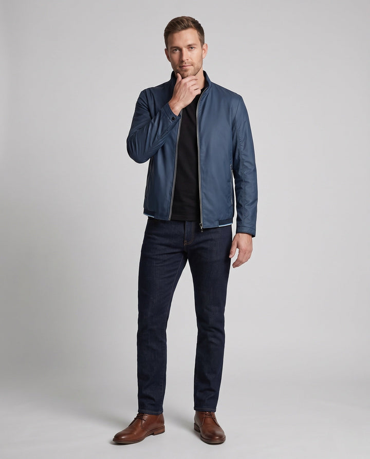 Leichte, wasserabweisende Herren Blousonjacke mit Stehkragen. Perfekte Übergangsjacke für Frühling & Herbst.