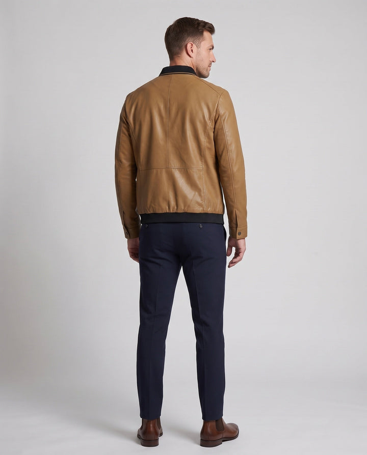 Stilvolle Männerjacke in Lederoptik, Blouson mit Stehkragen. Ideal für Freizeit und moderne Outfits.