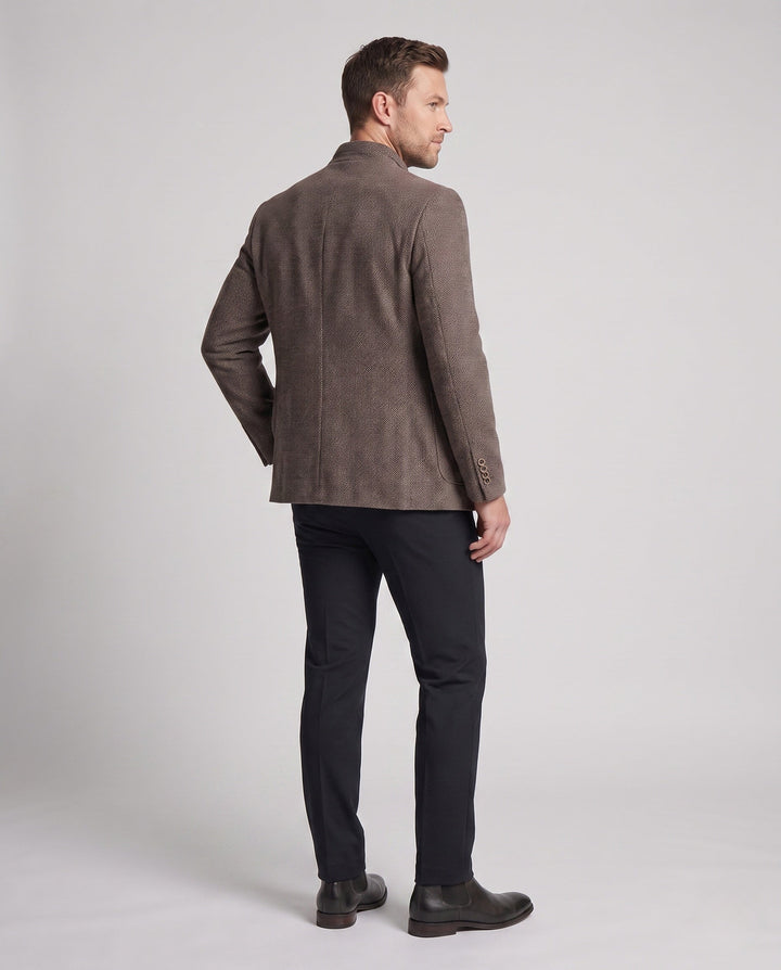 Herren Businessmantel mit Stehkragen, Ziernähten und schlanker Silhouette. Perfekt für einen eleganten Auftritt.
