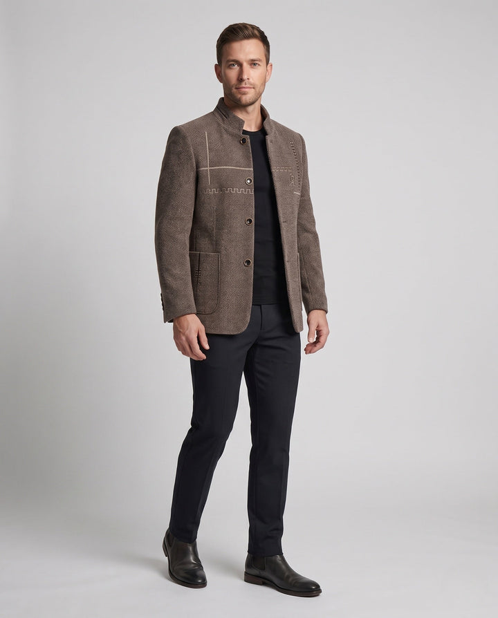 Eleganter Herrenmantel mit stilvollem Mandarin-Kragen und feinen Ziernähten; perfekt für Business und Freizeit.