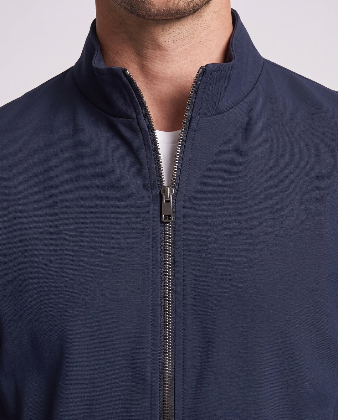 Windabweisende Herren Softshell-Jacke, pflegeleicht & bequem. Perfekt als Übergangsjacke oder Reisejacke.