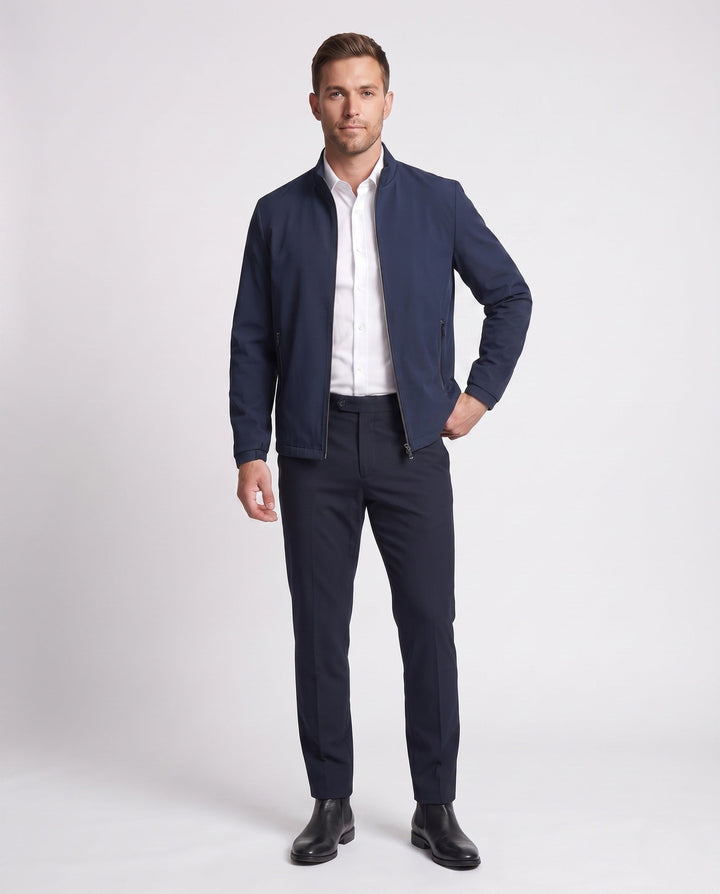 Herren Softshell-Jacke mit Stehkragen, windabweisend. Ideal für Freizeit und Übergang. Modern & slim fit.