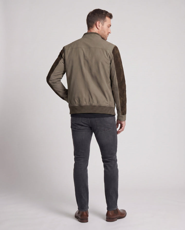Stilvolle Herren Hybridjacke für den Herbst, dunkle Farbe, Stehkragen, lässig und doch elegant.