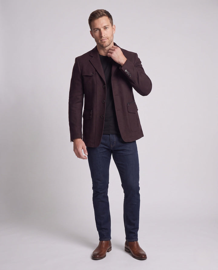 Eleganter Herrenblazer in klassischem Schnitt, vielseitig für Business und stilvolle Freizeitoutfits.