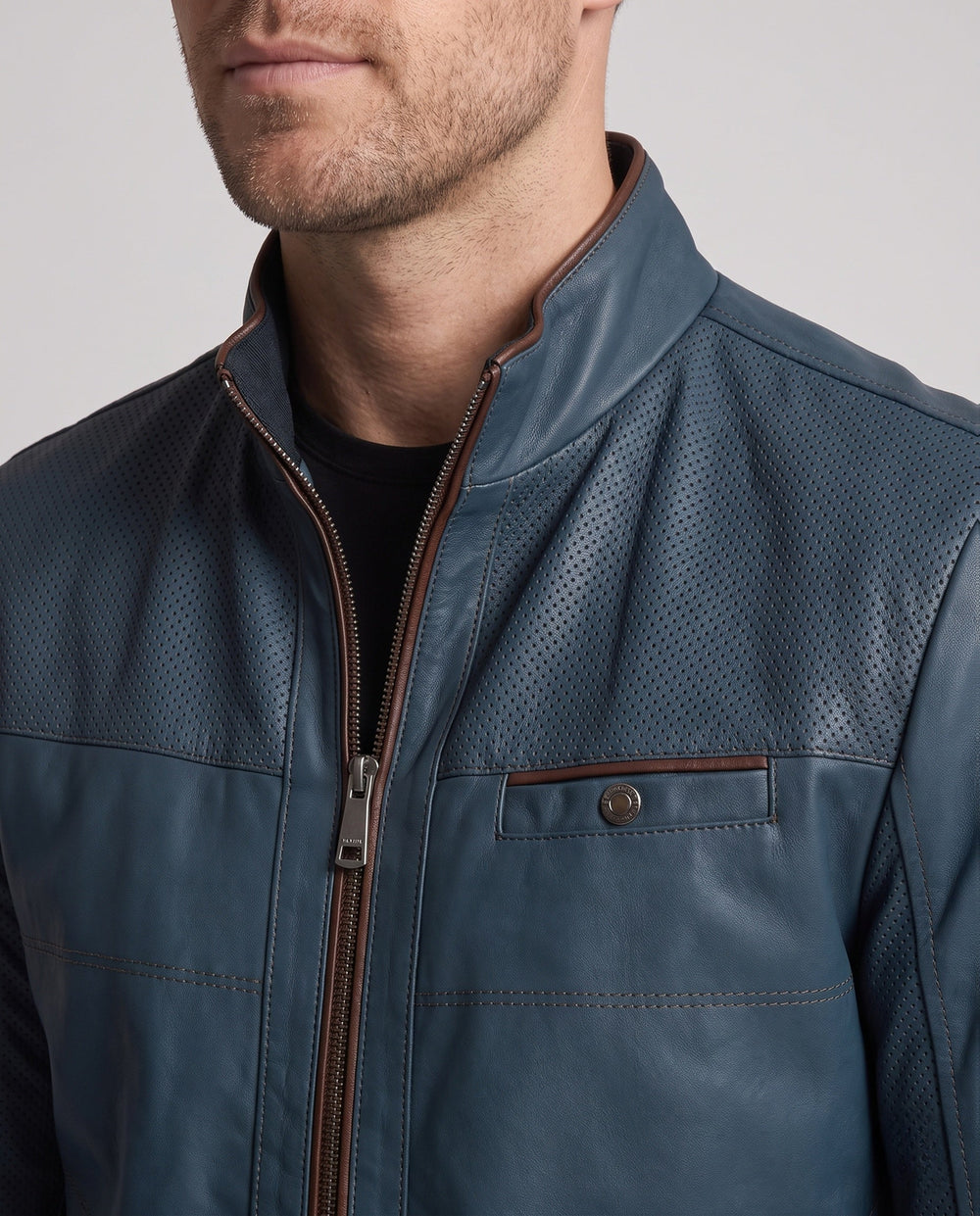 Elegante Herren Kunstleder-Übergangsjacke, sportlich-lässig. Perfekt für urbanen Komfort und Freizeitlook.