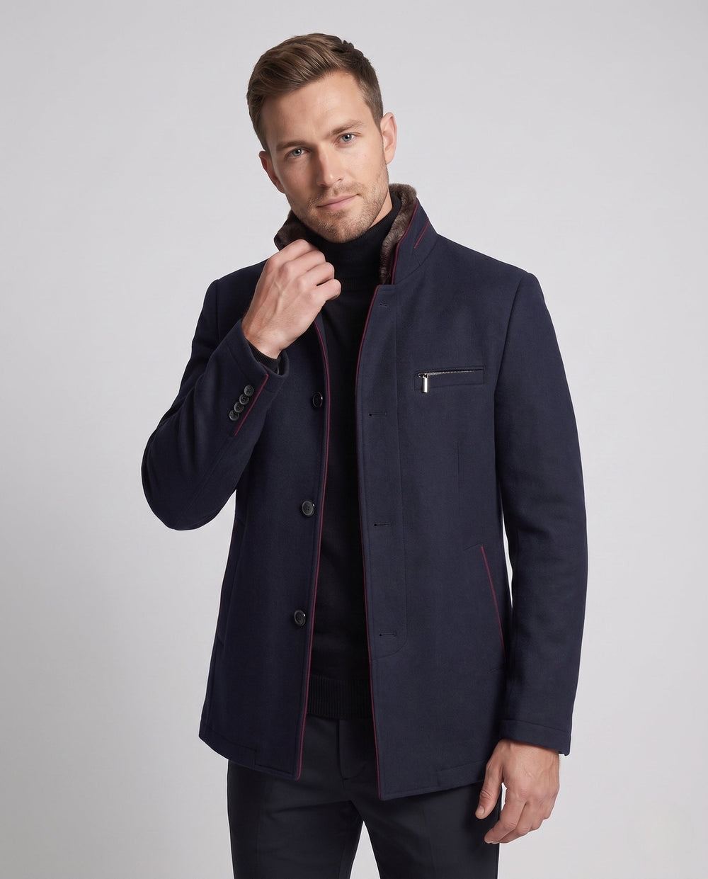 Warmer Herren Winter Kurzmantel, stilvoll gefüttert, ideal für kalte Tage. Geschützt & komfortabel.