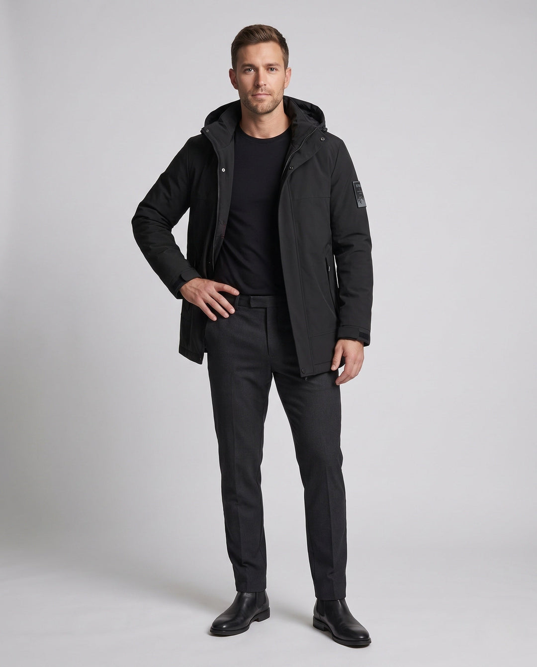 Herren warme Softshell-Winterjacke mit Kapuze, ideal für Outdoor-Aktivitäten und Alltag.