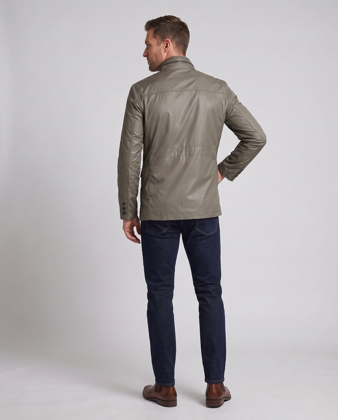 Warme Herren Übergangsjacke mit Stehkragen & Thermofutter, ideal für kühle Herbsttage im urbanen Look.