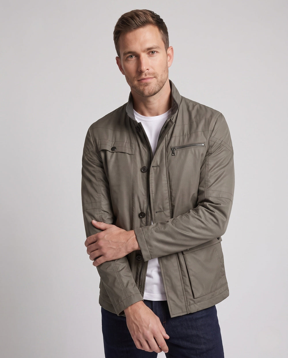 Slimfit Herren Übergangsjacke, wasserabweisend, mit Stehkragen. Ideal für Freizeit & urbanen Stil.