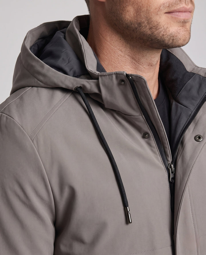 Eleganter Slimfit Herren Kapuzenmantel, Thermo und wasserabweisend, bietet Kälteschutz und Outdoormode.