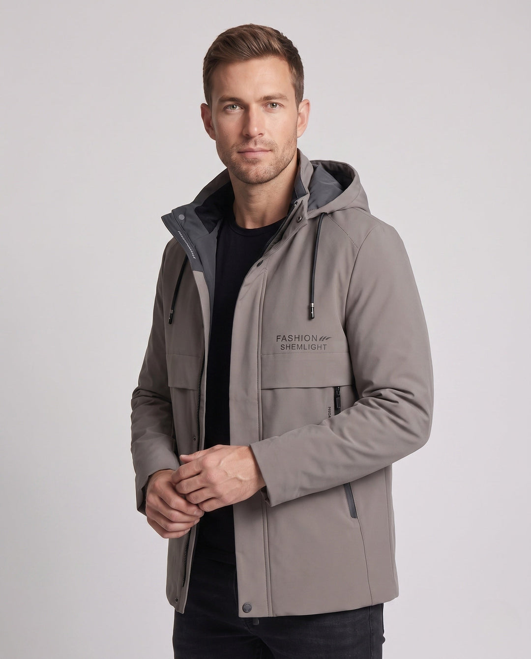 Stilvoller Herren Thermomantel mit Kapuze, wasserabweisend und warm, ideal als Winterjacke für Pendler.