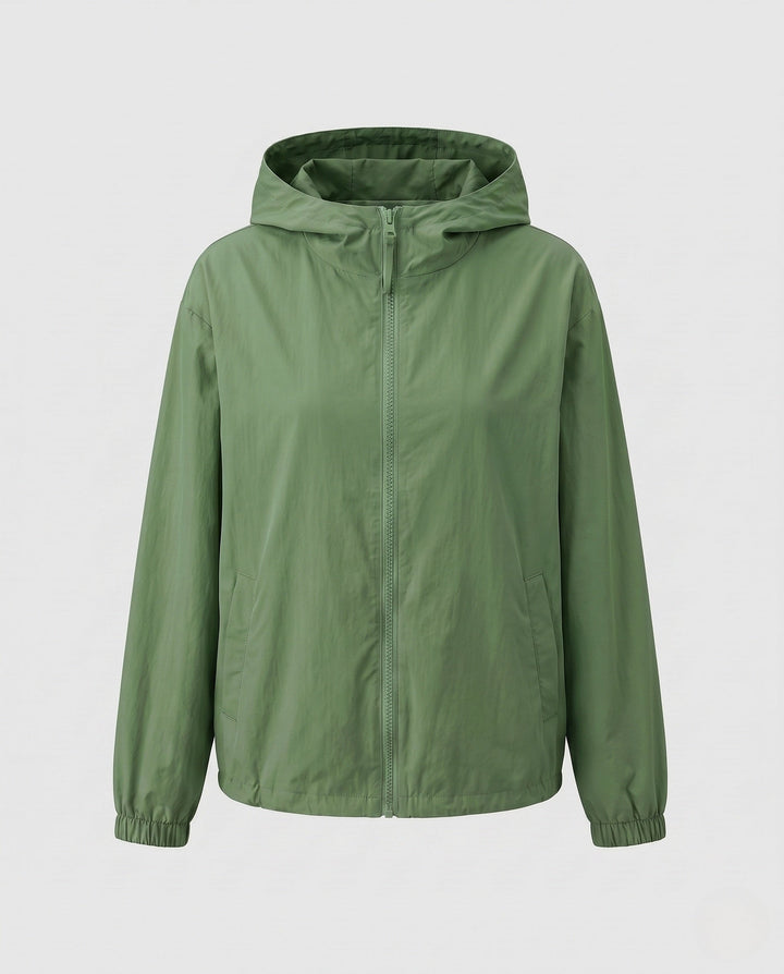 Gemütlicher Damen Hoodie, als Reißverschlussjacke mit Kapuze. Modische und praktische Alltagsmode für Damen.