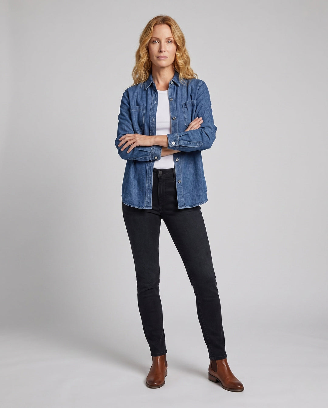 Damen Oversized Shirtkleid mit Brusttaschen & Langarm. Lässiger Stil für Freizeit und Übergangstage.