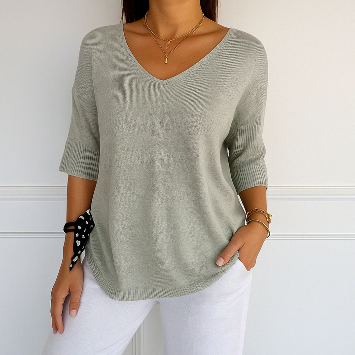 Eleganter Damen Basic-Pullover mit kurzen Ärmeln und V-Ausschnitt. Lockere Passform, perfekt für den Sommer.