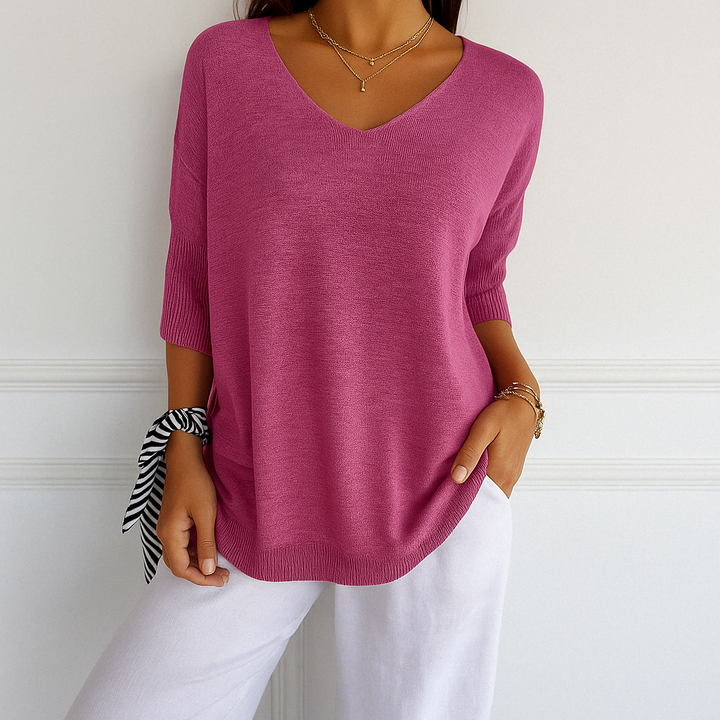 Komfortabler Damen Kurzarm-Pullover mit V-Ausschnitt. Lässiger Schnitt, passt elegant zu Jeans im Sommer.