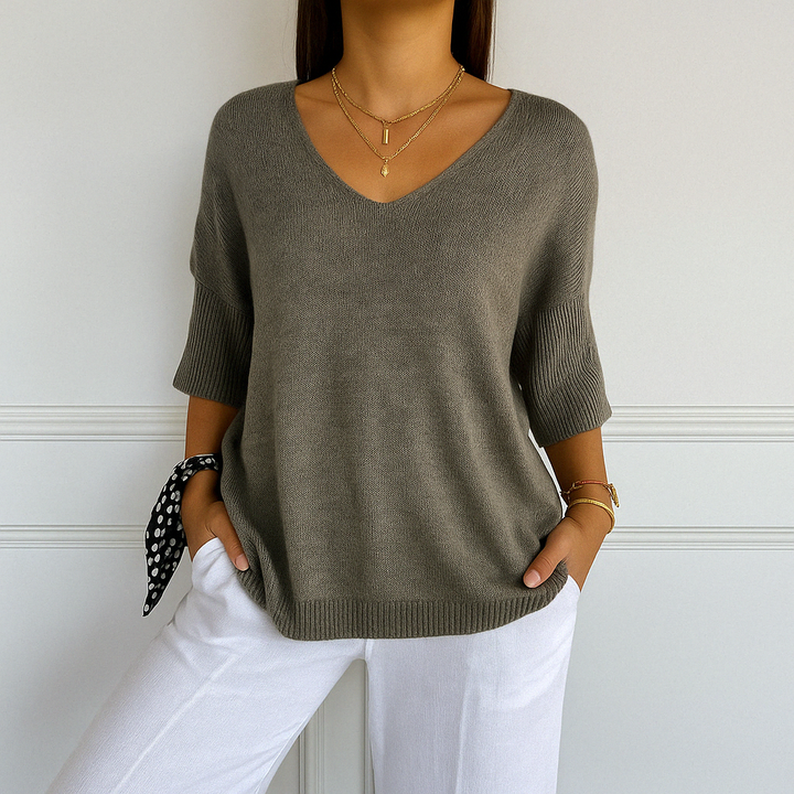 Damen Pullover mit kurzen Ärmeln, lockerem Schnitt und elegantem V-Ausschnitt. Ideal für Frühling & Sommer.