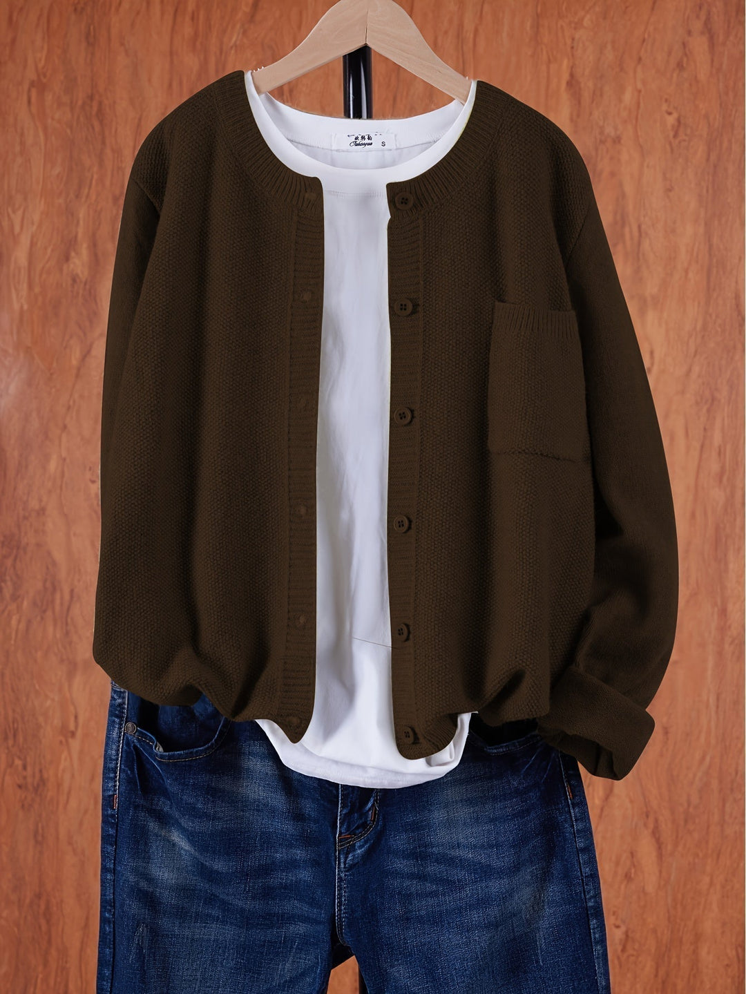 Modische Damen Strickjacke, vielseitig kombinierbar, perfekt für Layering und als Übergangsjacke.