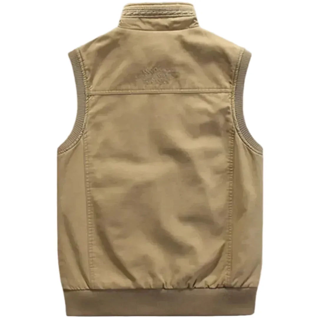 Bequeme, robuste Herren Freizeitweste in Khaki. Vielseitige ärmellose Jacke mit praktischen Taschen für Outdoor.