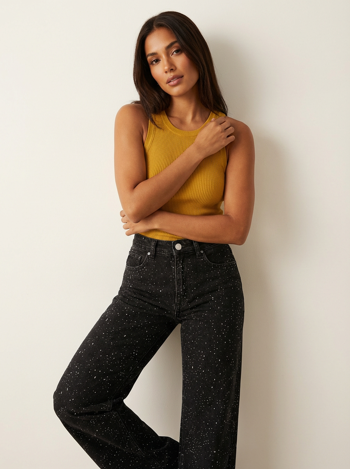 Nahaufnahme der Damen High Waist Jeans, gerades Bein, mit Glitzerdetails und authentischem Vintage Wash.