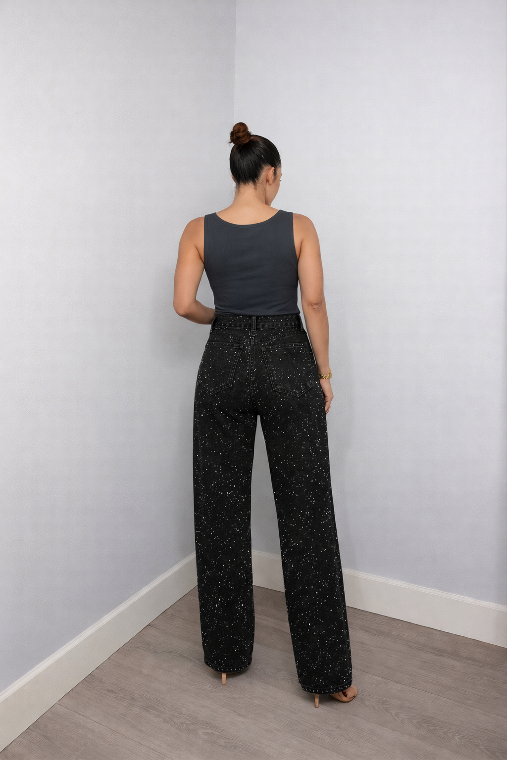 Vielseitige Damen High Waist Straight Leg Glitzer Jeans im Vintage Look. Kombinierbar für casual & chic.