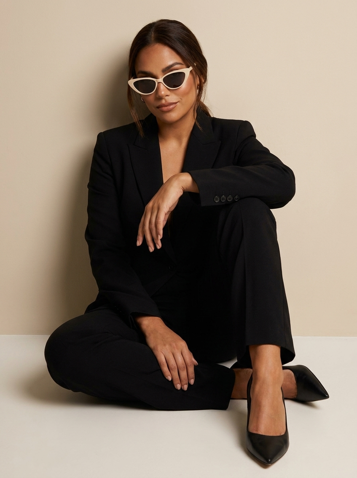 Damen Cat-Eye Sonnenbrille im Retro-Vintage-Stil mit leichtem Gestell, modisch und bequem.