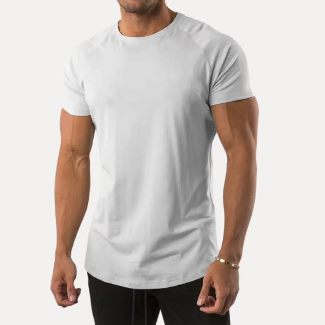 Komfortables Herren T-Shirt aus Baumwolle, minimalistisches Design, tailliert, für aktive Männer und Training.