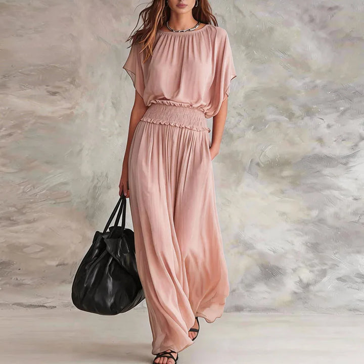 Elegantes Damen Maxikleid mit geraffter Taille und schmeichelhaftem Schnitt, ideal für festliche Anlässe und Sommer.