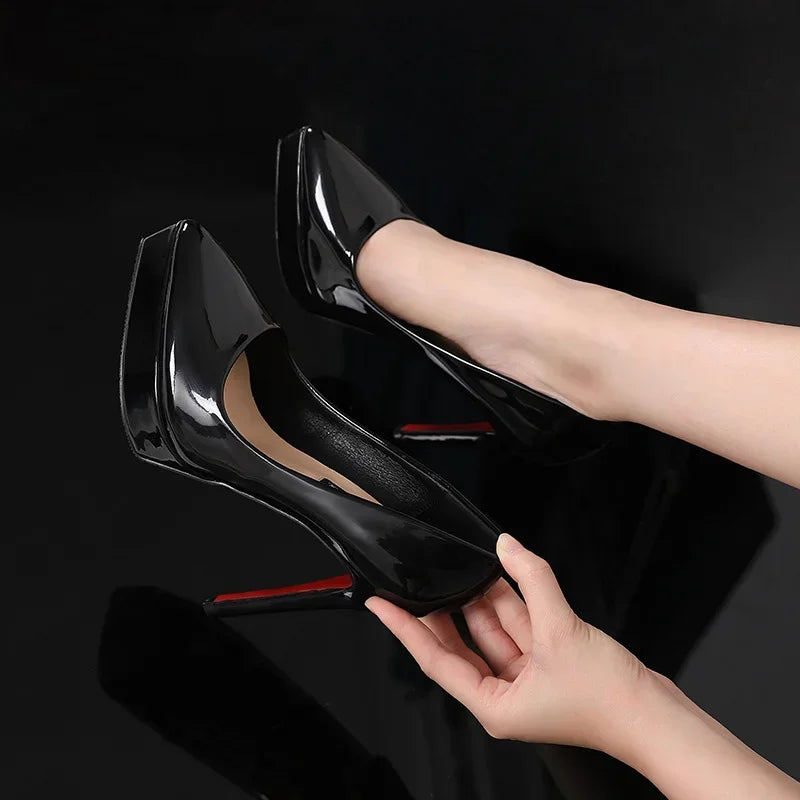 Stylische Slip-On Damen High Heels, spitze Absatzschuhe für Hochzeiten & besondere Abende.