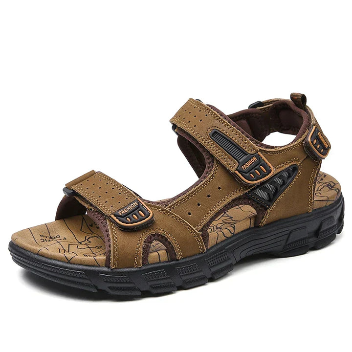 Profilansicht der Herren Komfort Sandalen mit dämpfender Sohle und gutem Halt.