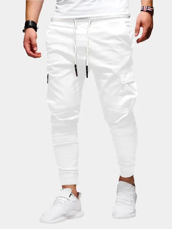Elegante Herren-Jogginghose, vielseitig kombinierbar für einen stilvollen Auftritt.