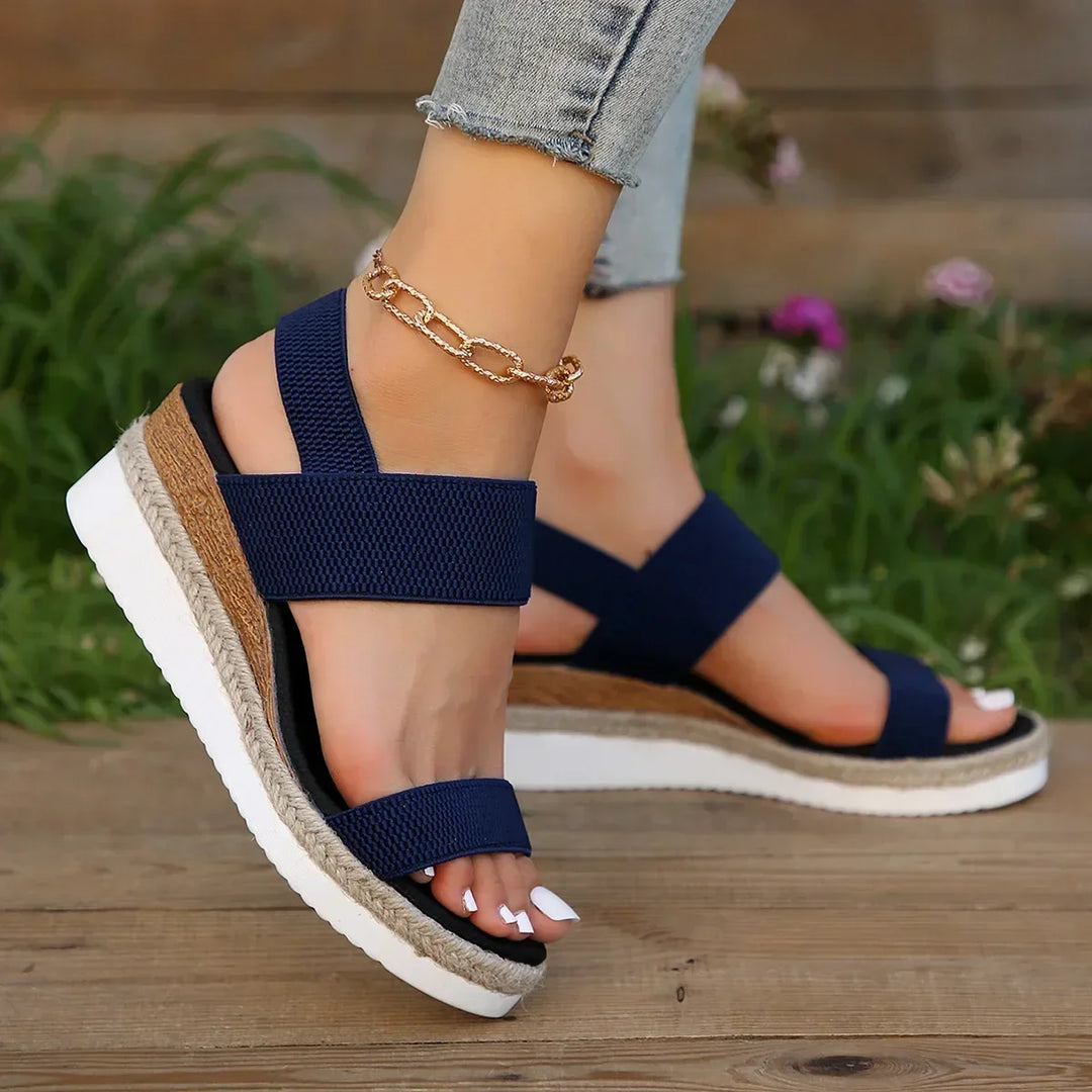 Moderne Damen Freizeit-Sandalen im Espadrille-Design, mit Doppelriemen & bequemer Sohle für den ganzen Tag.
