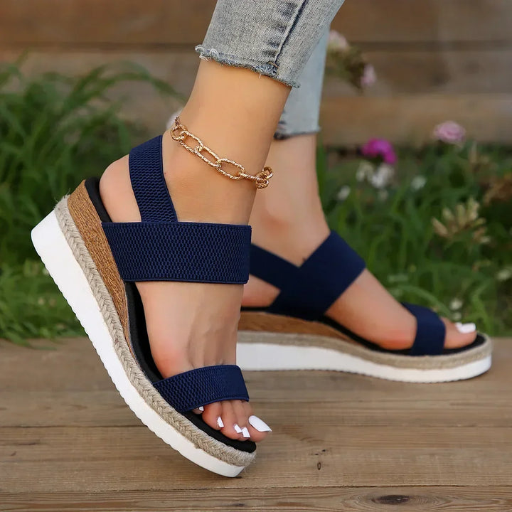 Moderne Damen Freizeit-Sandalen im Espadrille-Design, mit Doppelriemen & bequemer Sohle für den ganzen Tag.