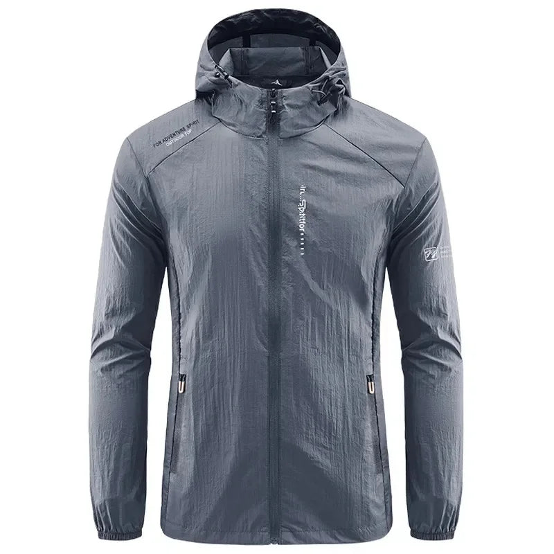 Robuste Herren Outdoorjacke, wasserdicht, ideal für Wanderungen und Freizeitaktivitäten im Freien.