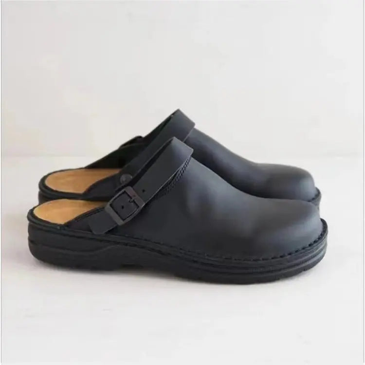 Lässige Herren Slip-On Sandalen für Strand & Freizeit. Bequeme Urlaubsschuhe mit geschlossener Zehe für den Sommer.