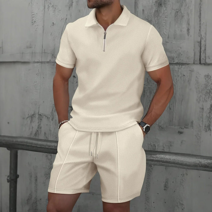 Herren Polo Set mit strukturiertem Kurzarm-Polo und passenden Shorts für den Sommer.