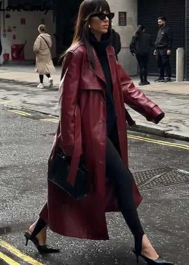 Eleganter roter Damen-Trenchcoat mit Schnürdetails, stilvolle Herbstjacke für Frauen, perfekt für die Übergangszeit.