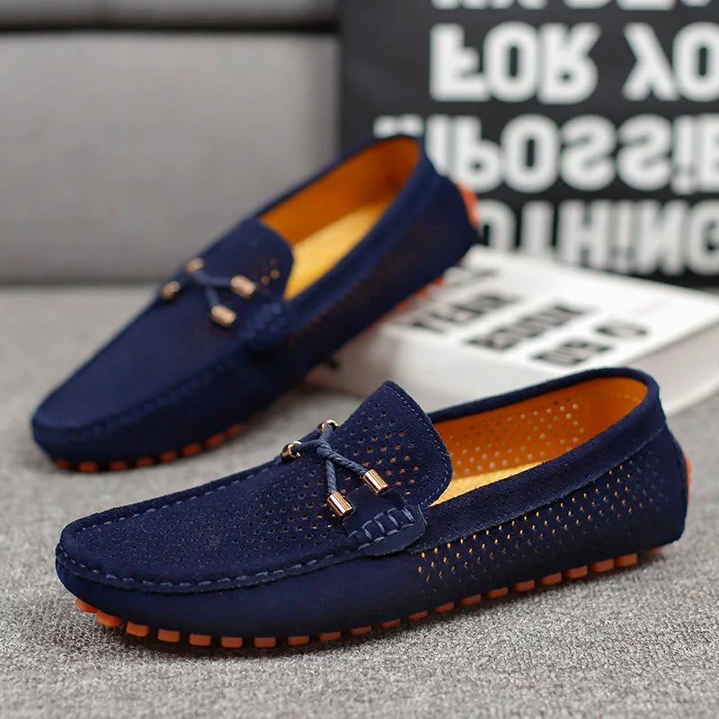 Nahaufnahme der atmungsaktiven Textur der Herren Slip-On Schuhe, für kühlen Tragekomfort.